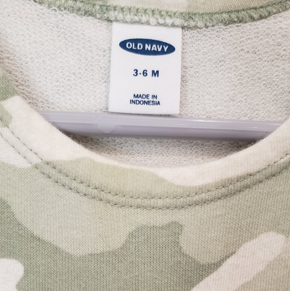 Set of 2 baby Rompers by Old Navy. Set of 2. Size 3-6m. Gently Used. - Picture 4 of 5